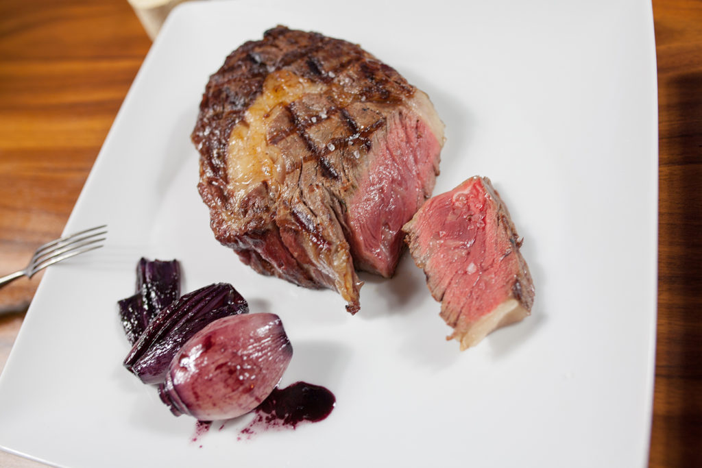 Rib-Eye Steak mit Rotwein-Schalotten und Gemüse - Marcher Fleischwerkstatt