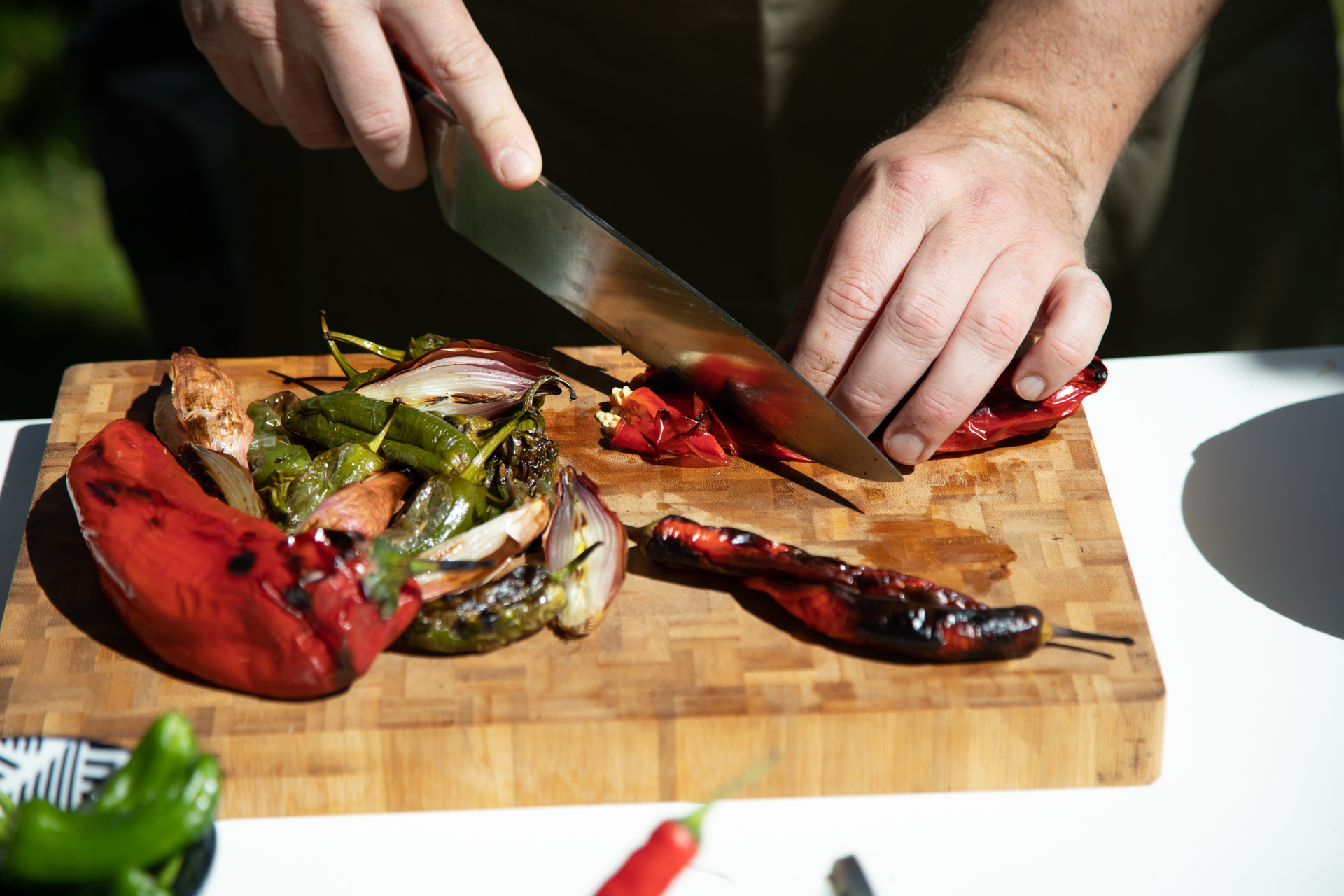 Rostbraten im Ganzen mit scharfer Grill-Salsa und Fenchelsalat ...