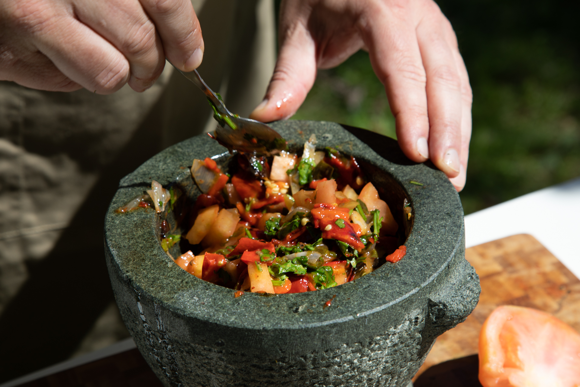 Rostbraten im Ganzen mit scharfer Grill-Salsa und Fenchelsalat ...