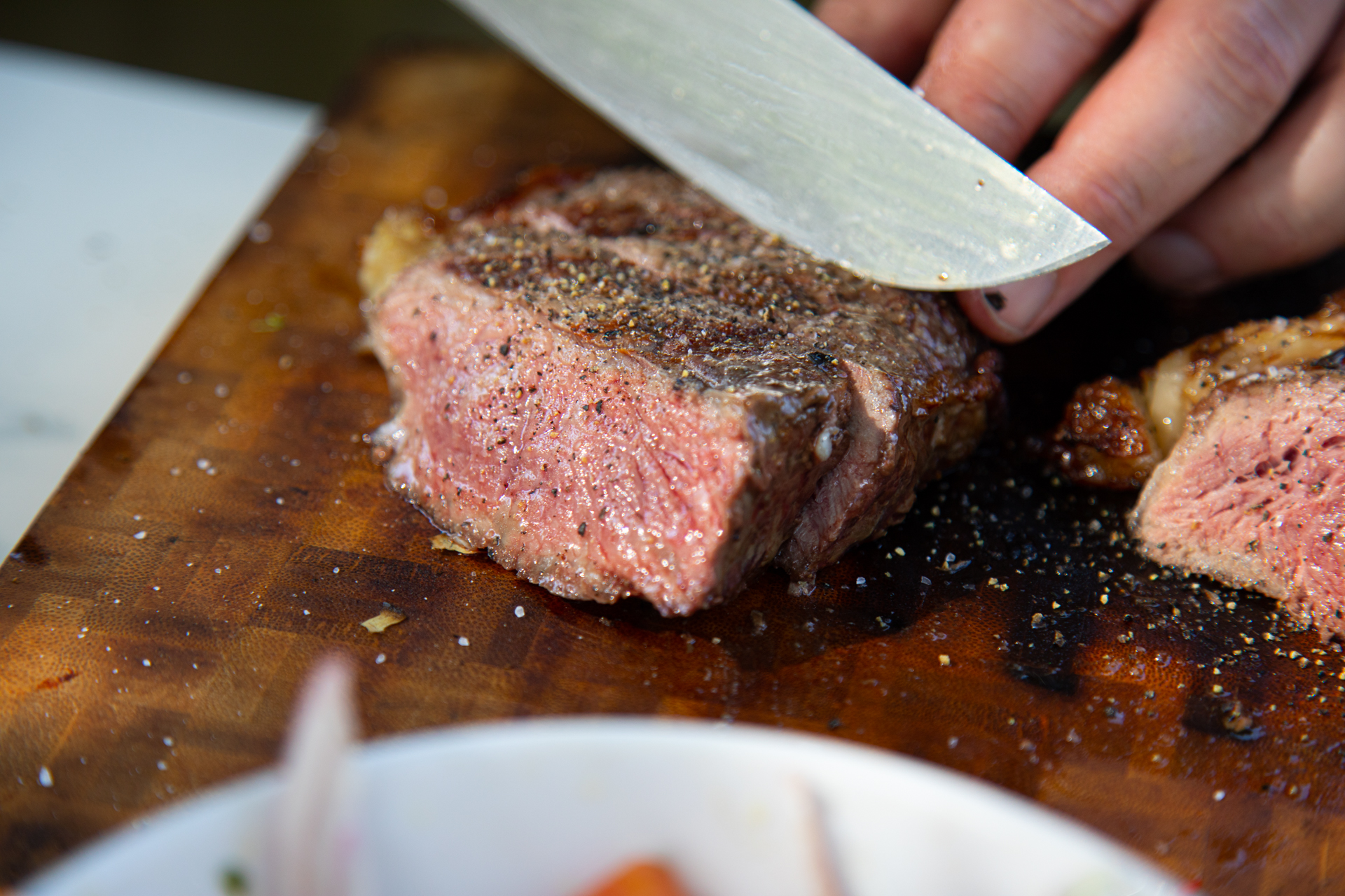 Steak mit Chili-Ananas und Knoblauchbrot - Marcher Fleischwerkstatt